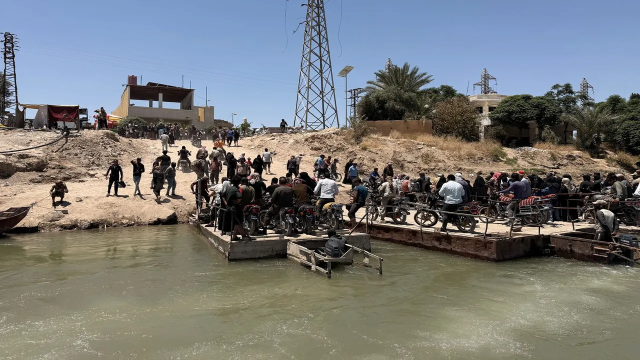 معاناة سكان دير الزور: العبّارات النهرية تعيق التنقل بين ضفتي الفرات